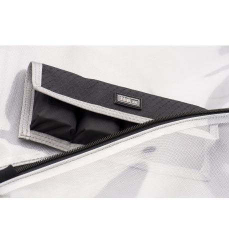 THINK TANK DSLR battery holder 4