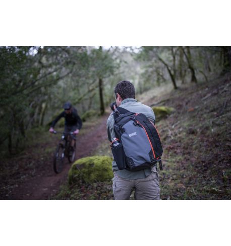 THINK TANK PhotoCross 10 - carbon grey