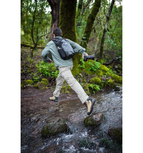 THINK TANK PhotoCross 10 - carbon grey