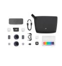 Micrófono inalámbrico compacto DJI con 2 transmisores, 1 receptor, audio 48 kHz/24 bits y estuche de carga.