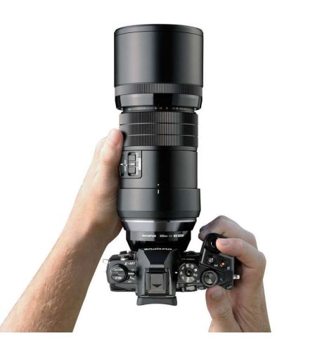 OLYMPUS 300mm 1:4 IS PRO M.Zuiko Digital  (estabilizado)