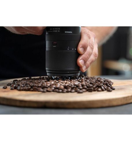 TAMRON 18-300mm F/3.5-6.3 Di III-A VC VXD para Fujifilm **Producto para la Reserva**